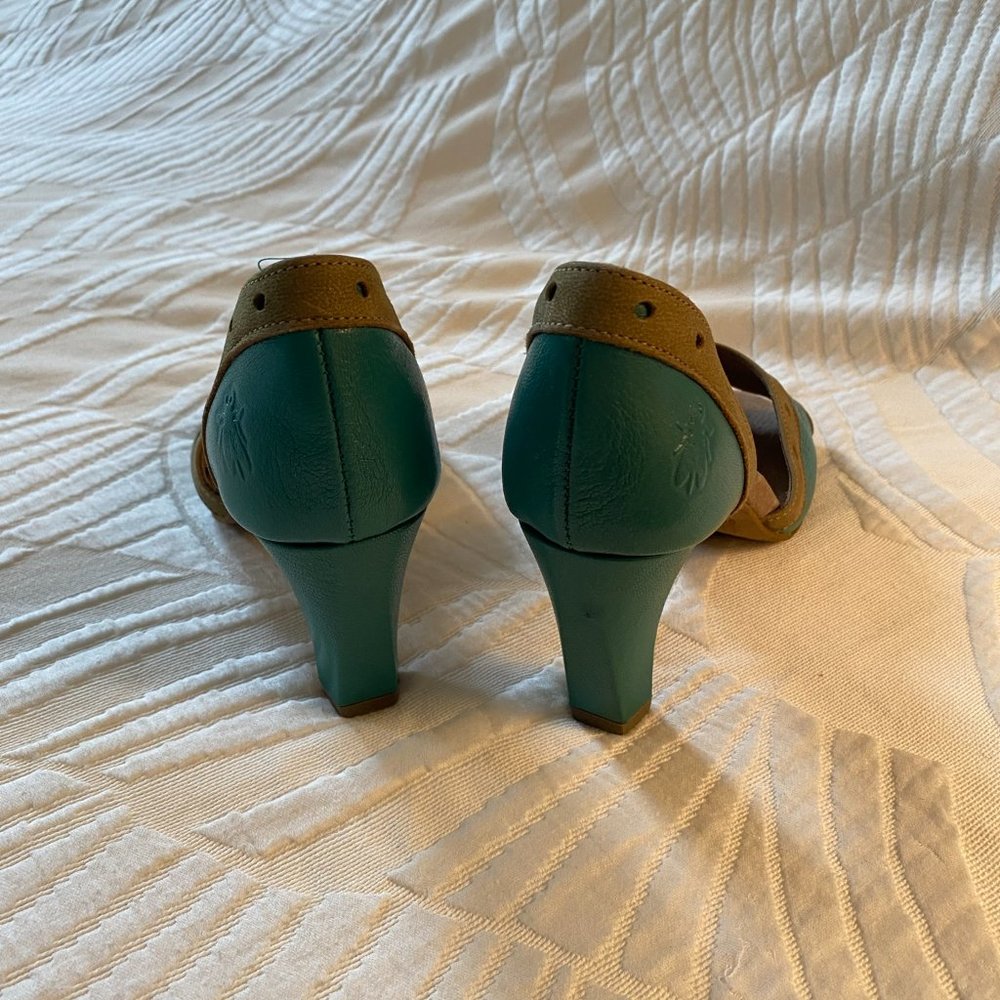 Peep toe pumps - Picture 3 of 9